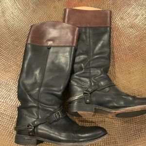 Frye boots. In great shape very comfortable brown on black color